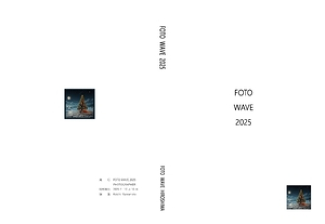 写真集　FOTO    WAVE　2025の製本表紙